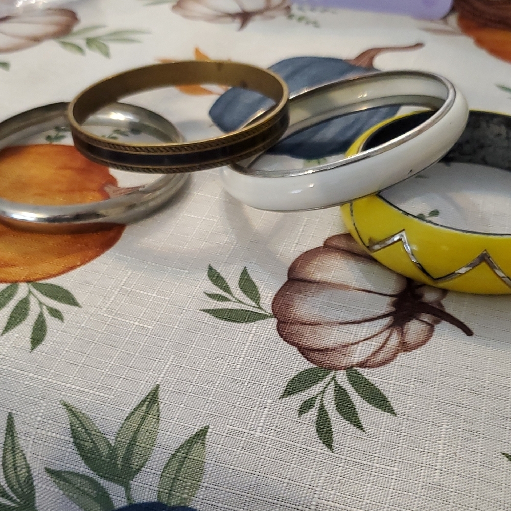 Stylish Women's Bracelet Set - Yellow, White, Silver, Gold